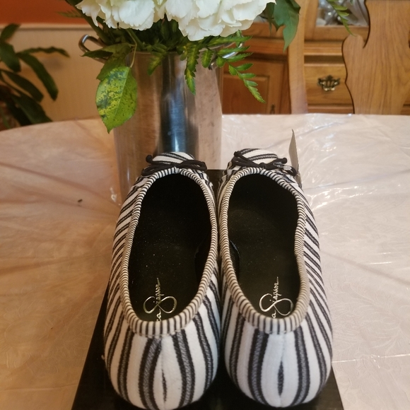 Jessica Simpson flats - Picture 3 of 6